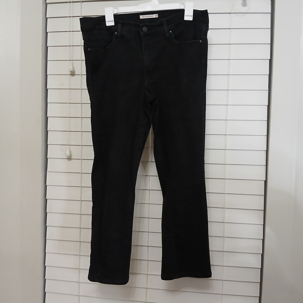 Levi's 314 Black Straight Leg stretch Jeans women’s sz 32